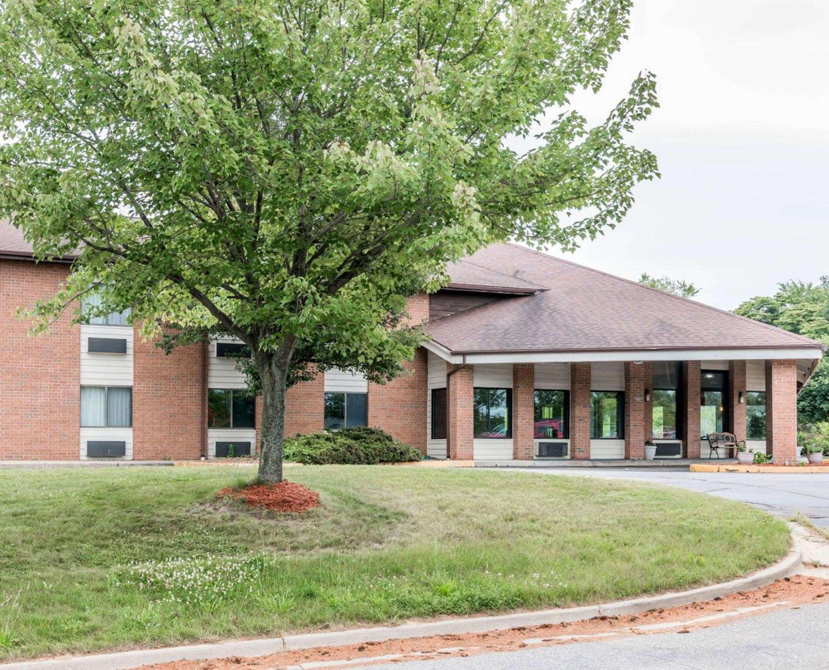Walker Quality Inn Grand Rapids North מראה חיצוני תמונה
