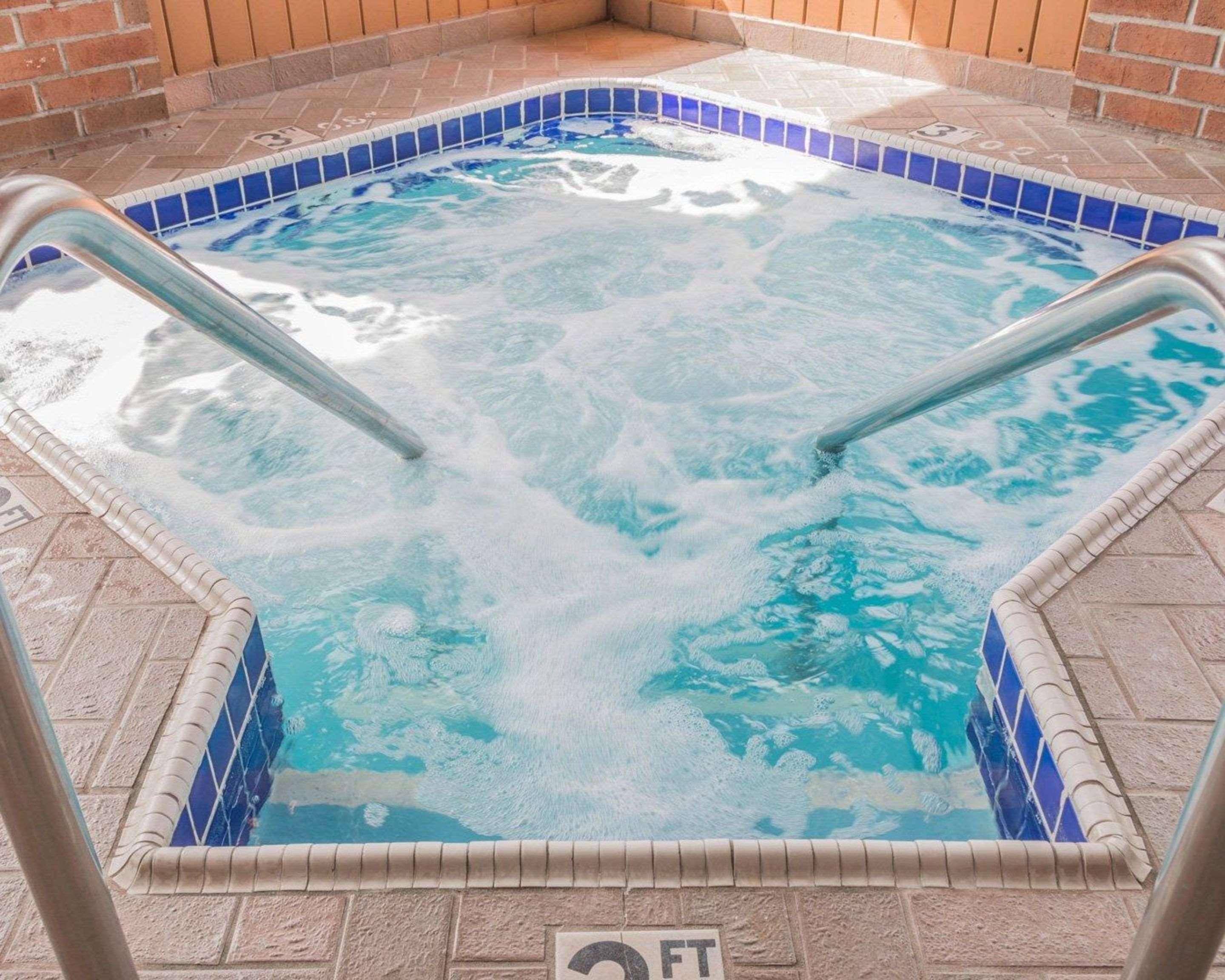 Walker Quality Inn Grand Rapids North מראה חיצוני תמונה